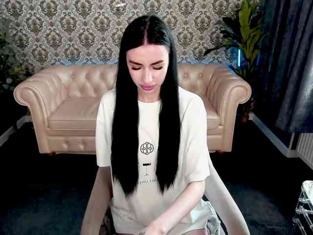 SnowWhiteee webcam