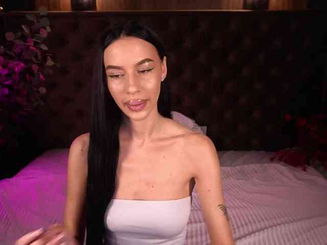 SnowWhiteee webcam