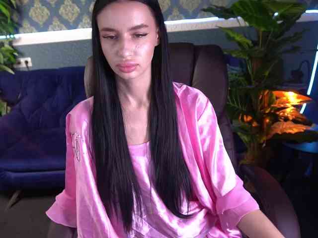 SnowWhiteee webcam