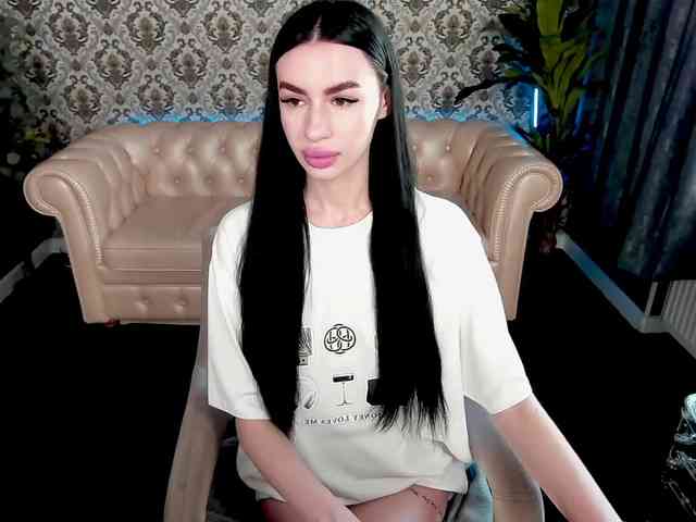 SnowWhiteee webcam