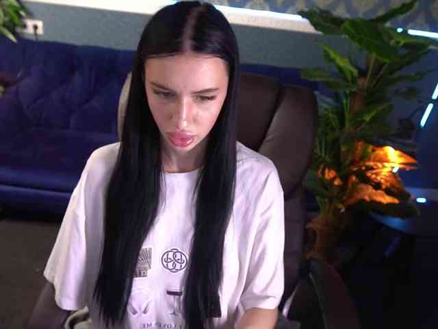 SnowWhiteee webcam