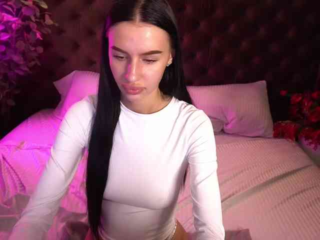 SnowWhiteee bongacams