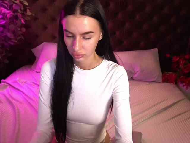 SnowWhiteee webcam