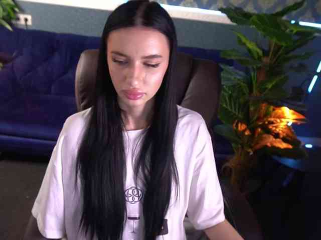 SnowWhiteee webcam