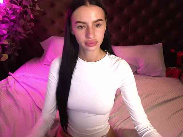 SnowWhiteee webcam