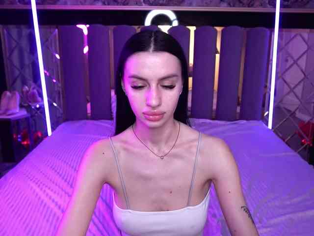 SnowWhiteee Live Webcam on BongaCams