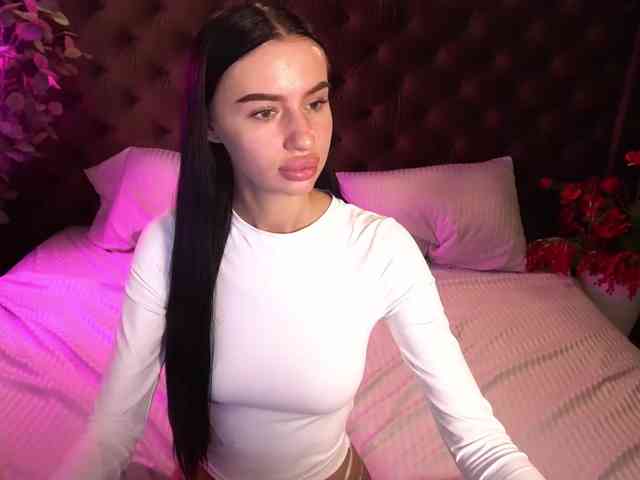 SnowWhiteee webcam