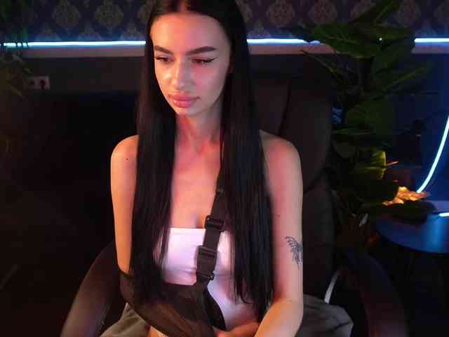 SnowWhiteee webcam