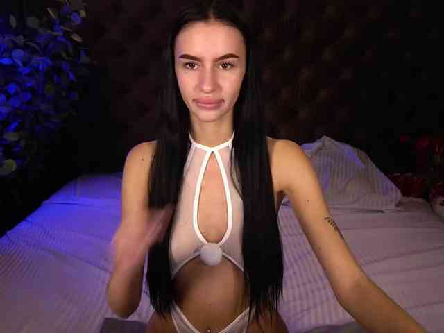 SnowWhiteee webcam