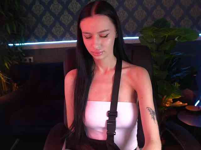 SnowWhiteee webcam