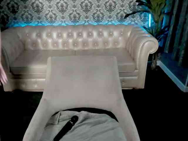 SnowWhiteee webcam