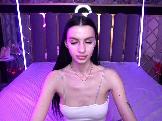 SnowWhiteee Live Webcam on BongaCams