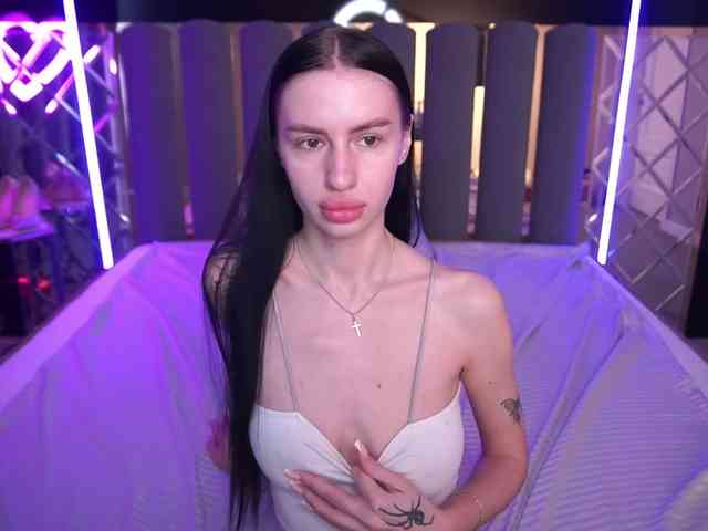 SnowWhiteee SnowWhiteee