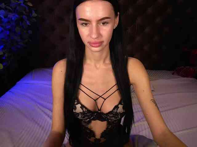 SnowWhiteee webcam