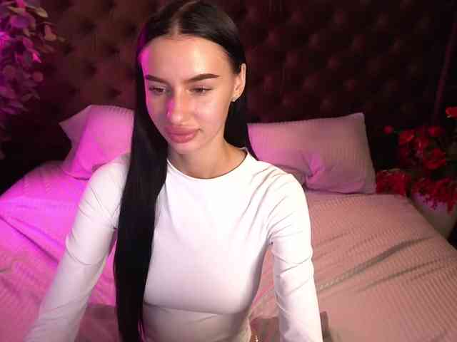 SnowWhiteee bongacams