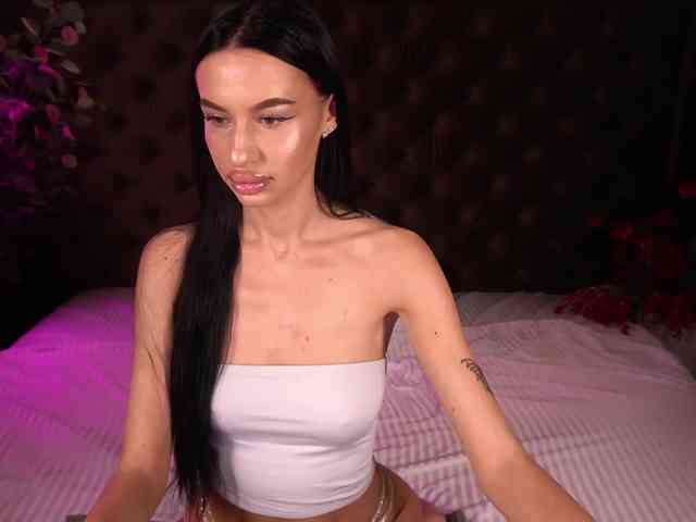 SnowWhiteee webcam