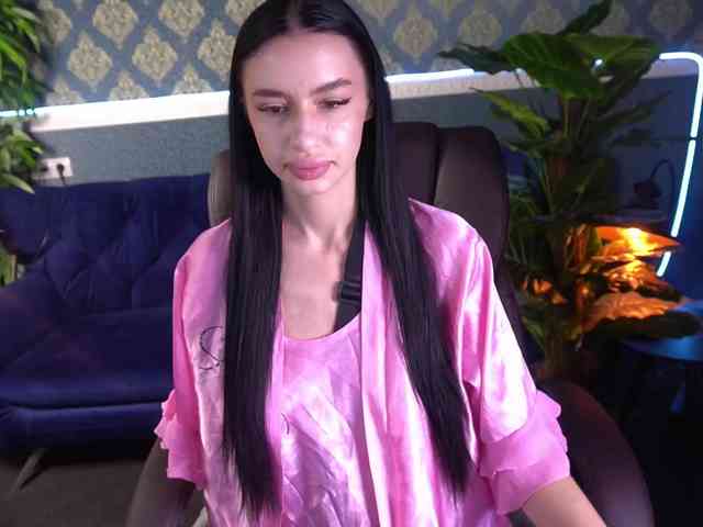SnowWhiteee webcam