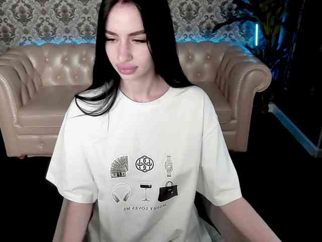 SnowWhiteee webcam