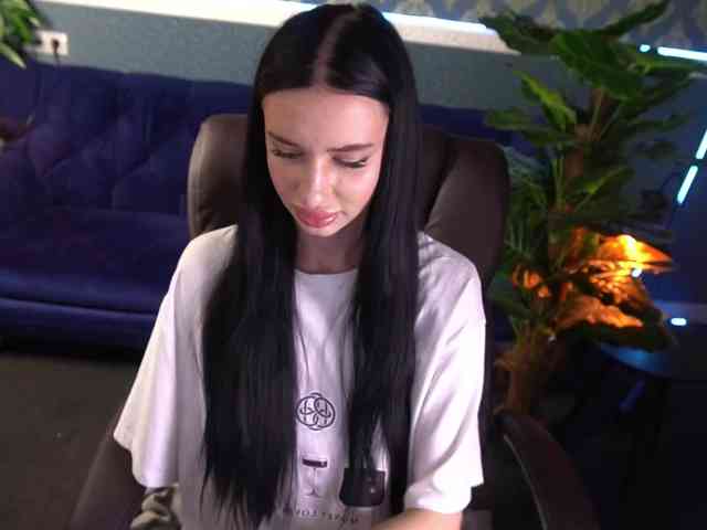 SnowWhiteee webcam