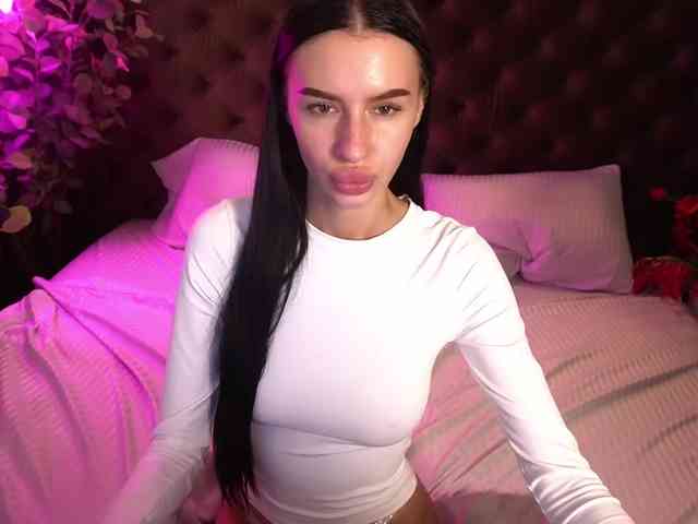 SnowWhiteee webcam