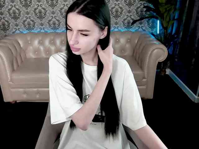 SnowWhiteee webcam