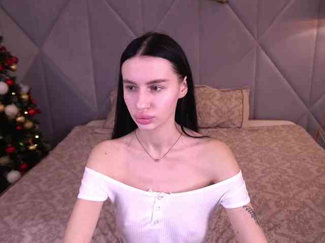 SnowWhiteee webcam