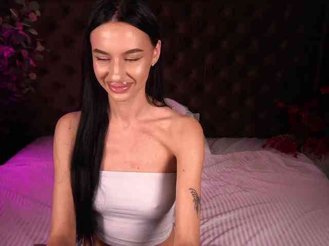 SnowWhiteee webcam