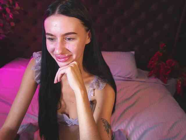 SnowWhiteee webcam