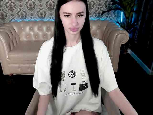 SnowWhiteee webcam