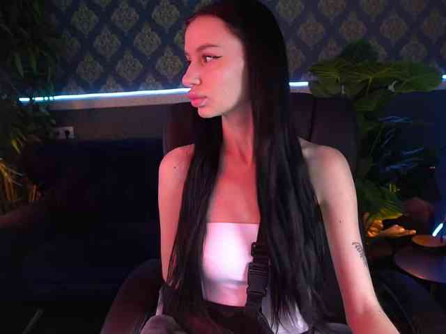 SnowWhiteee webcam