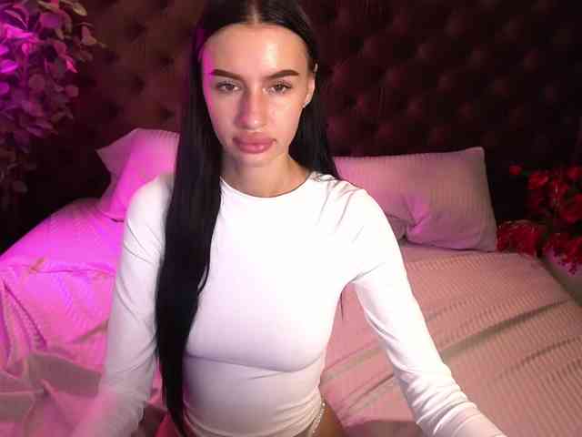 SnowWhiteee webcam