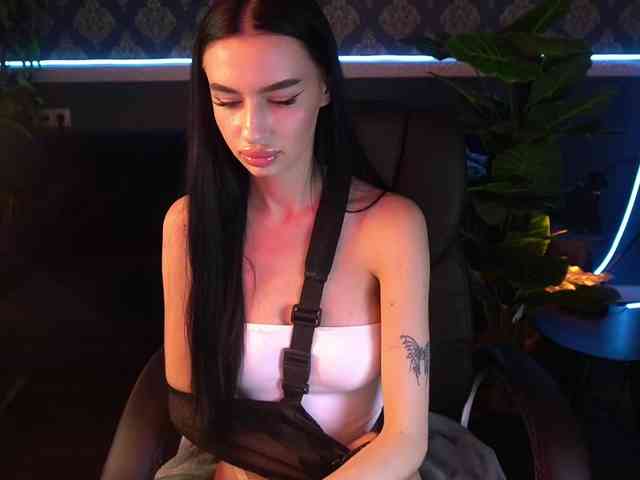 SnowWhiteee webcam