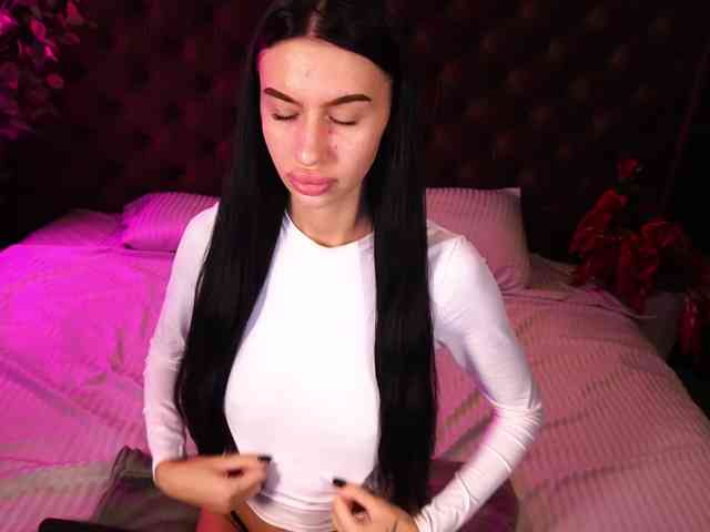 SnowWhiteee webcam