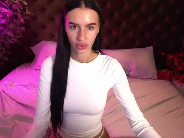 SnowWhiteee webcam