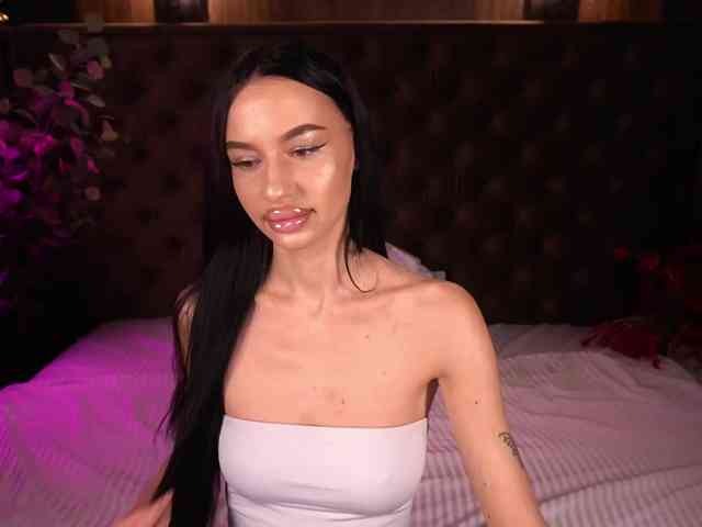 SnowWhiteee webcam