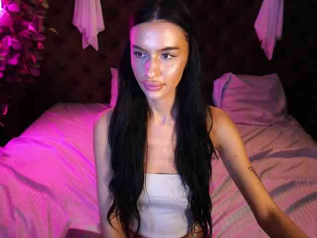 SnowWhiteee webcam