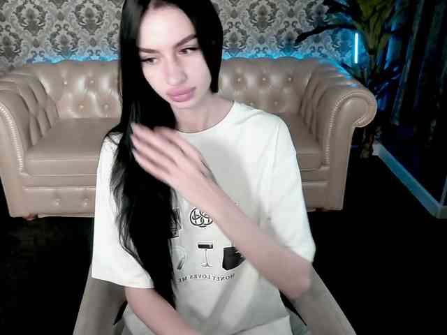 SnowWhiteee webcam