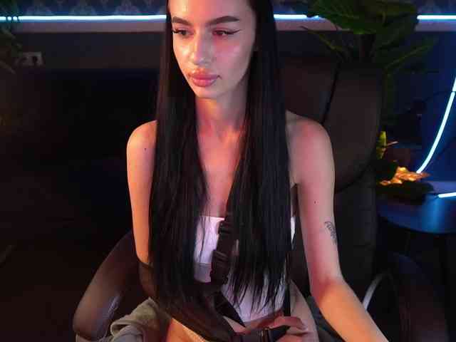 SnowWhiteee webcam