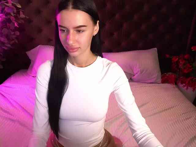SnowWhiteee webcam