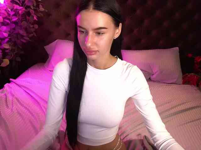 SnowWhiteee webcam