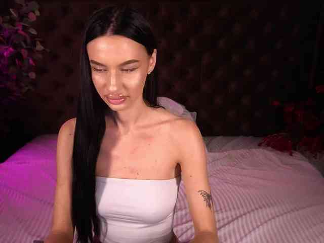 SnowWhiteee webcam
