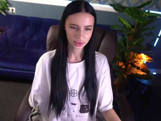 SnowWhiteee webcam