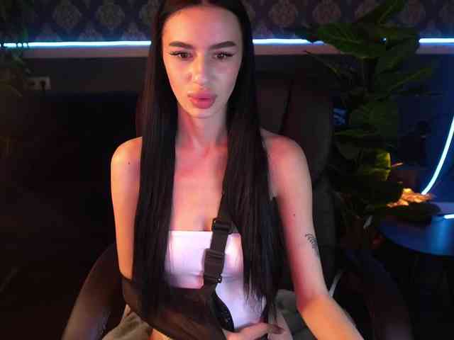 SnowWhiteee webcam