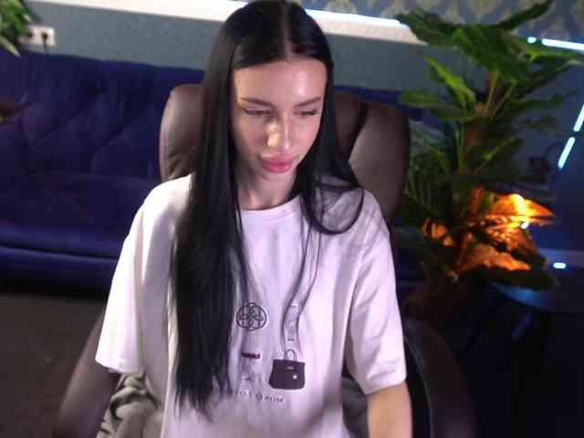 SnowWhiteee webcam