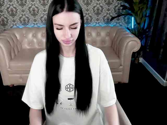 SnowWhiteee webcam