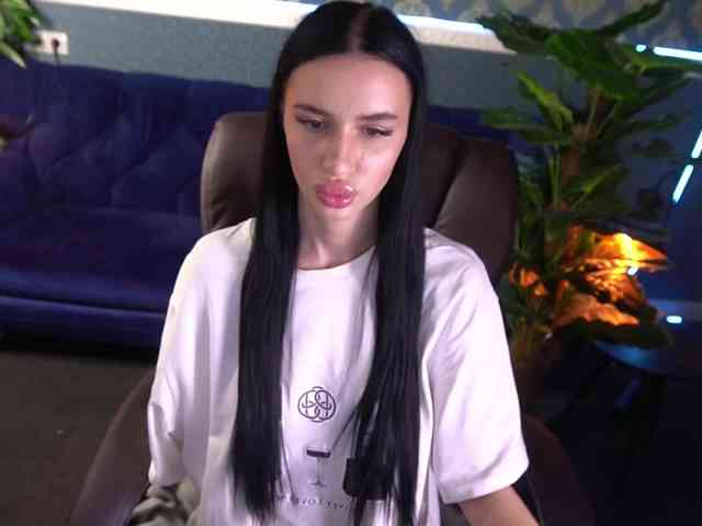 SnowWhiteee webcam