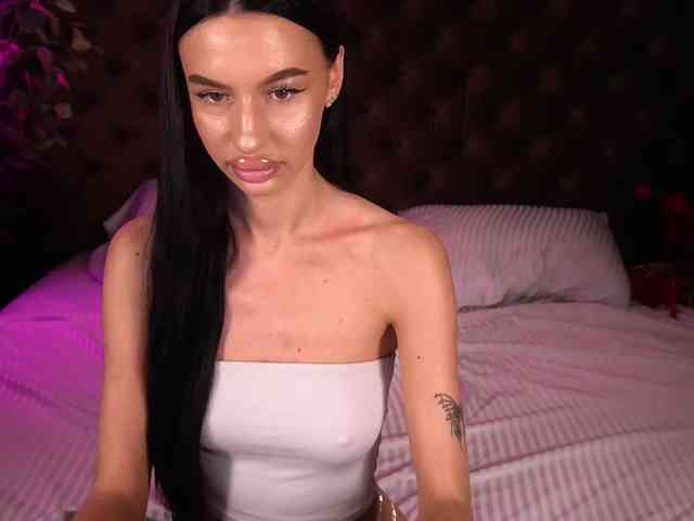 SnowWhiteee webcam