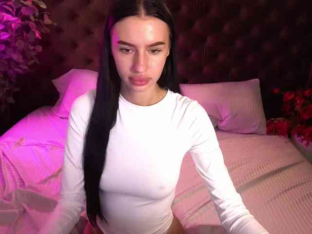 SnowWhiteee webcam