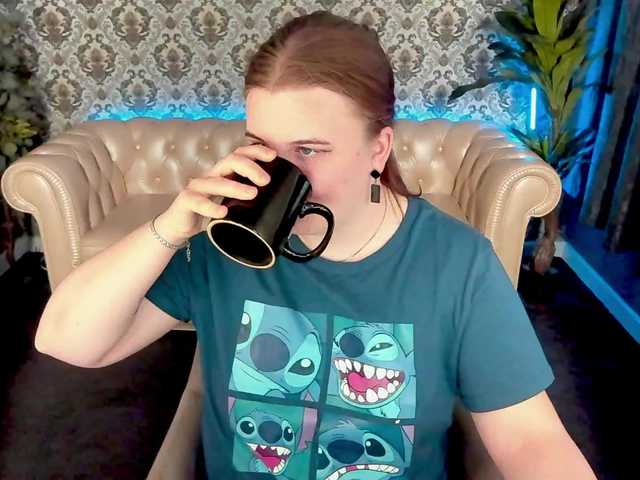  KristiMoons chat room