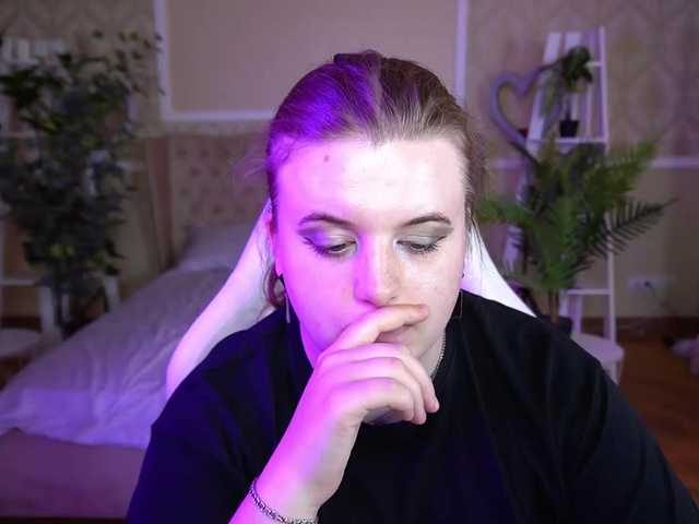  KristiMoons chat room